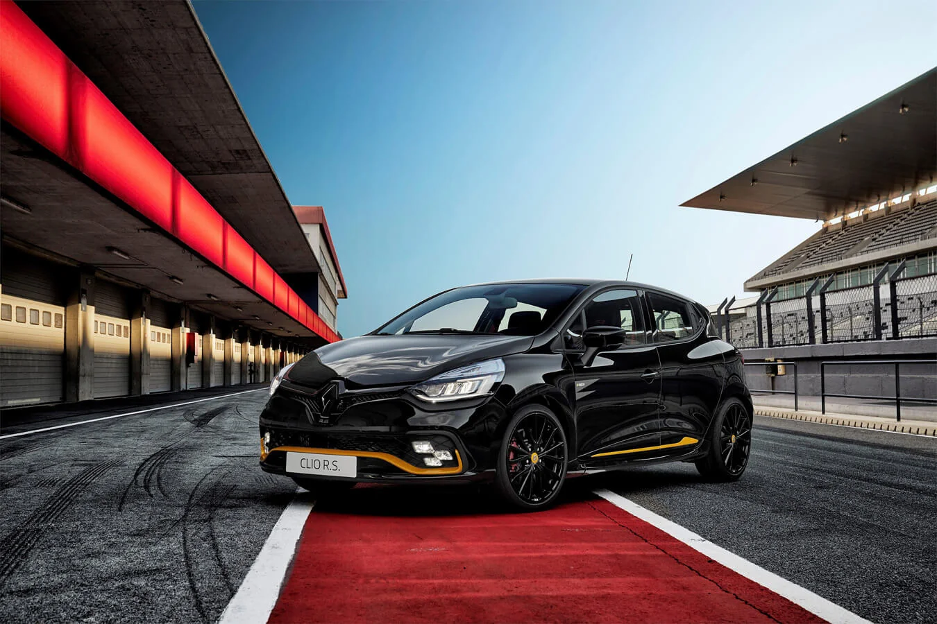 Black Renault Clio viewed from the front and side